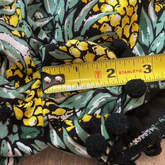 Pineapple Print Shorts in Size L - Picture 7 of 7